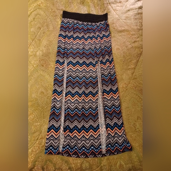 NO BOUNDARIES Long Maxi Skirt Zigzag Stretchy Striped Slits Sz L Jr (11-13) - Picture 1 of 4
